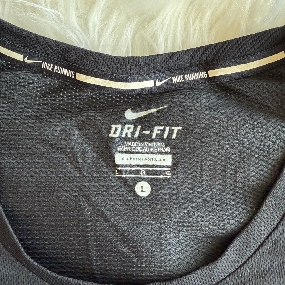 Nike | Women’s Large Black Dri-Fit Athletic Shirt - Picture 4 of 11